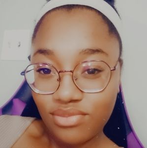 Meet your Posher, Iyana